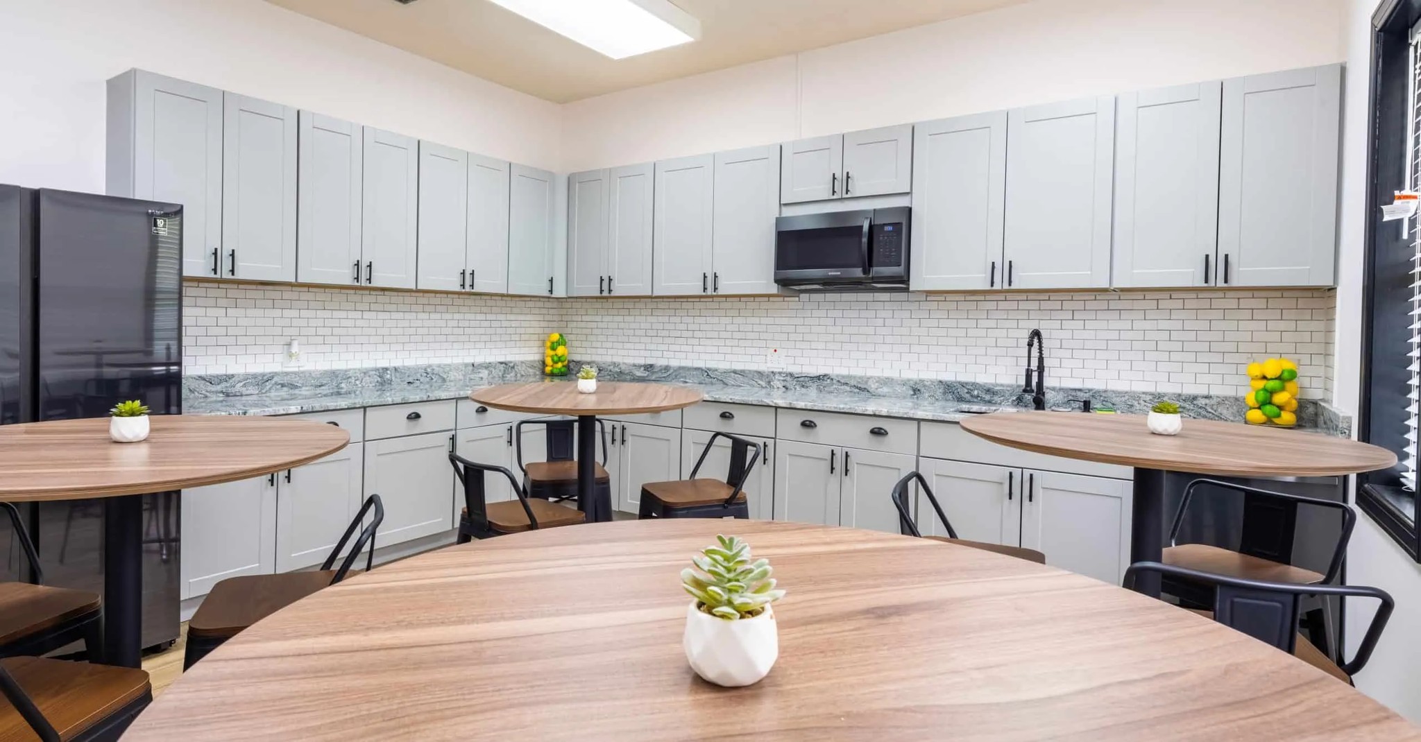 Southeast Detox â€” Kitchen and dining